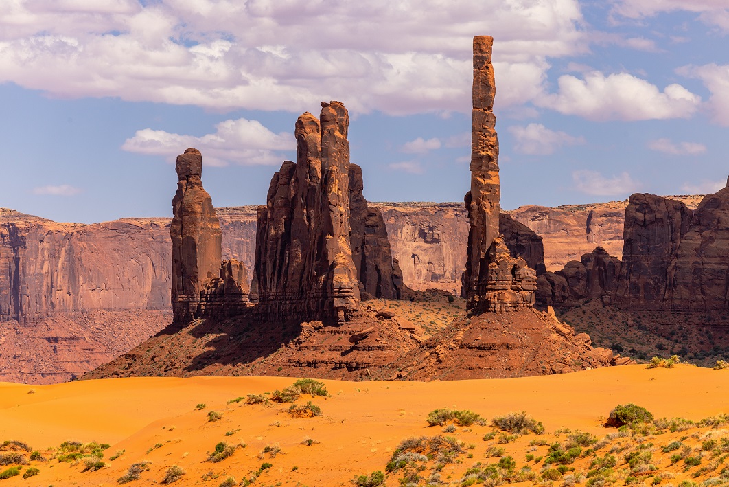 Monument Valley: Iconic Arizona Landscapes and Native American Culture